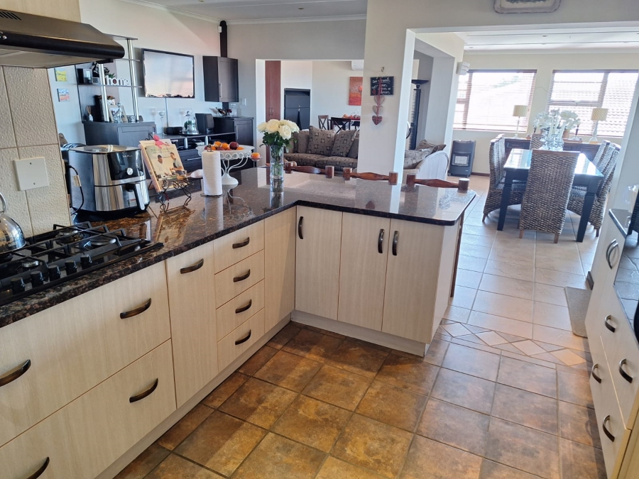4 Bedroom Property for Sale in Wavecrest Eastern Cape